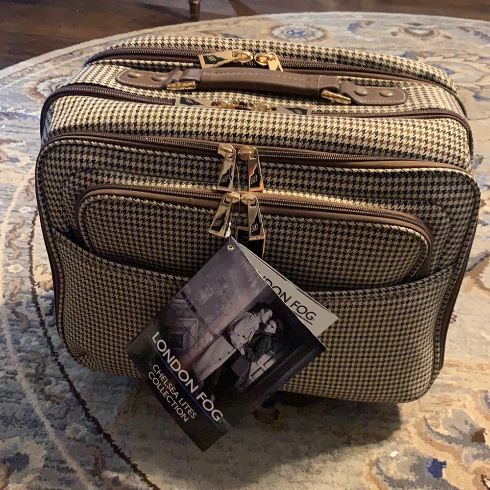 London Fog 17-Inch Wheeled Computer Bag